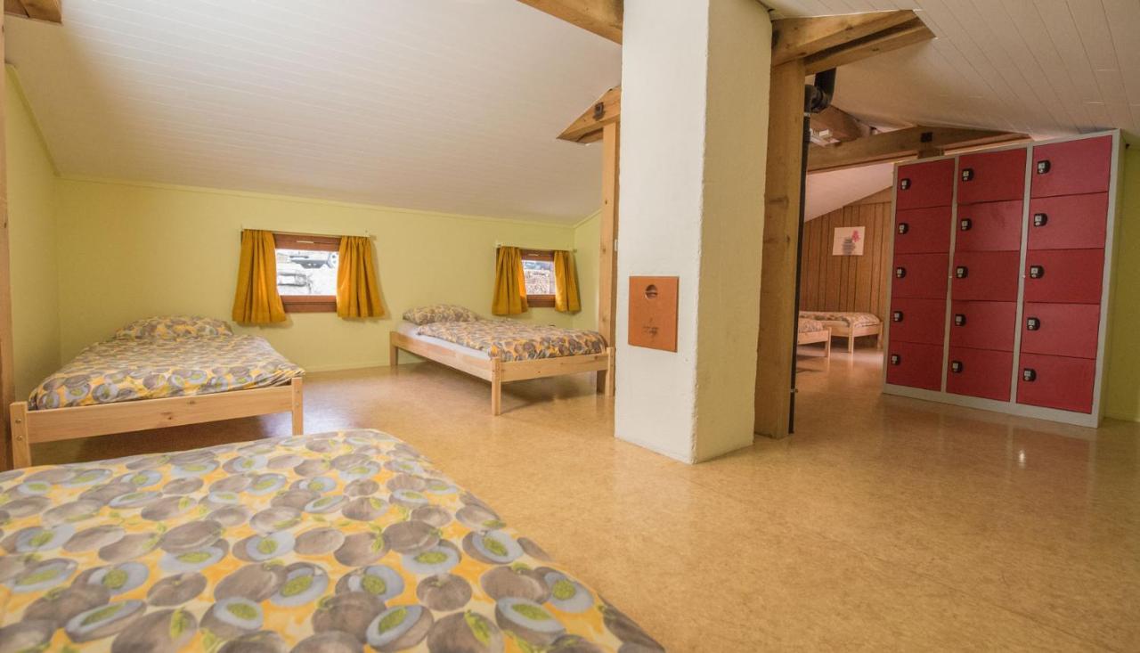 Хостел Schutzenbach Backpackers For Adults 18-35 Лаутербруннен Екстер'єр фото